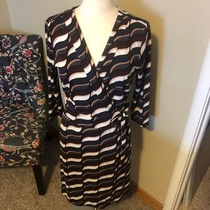 Ann Taylor Mod Print Wrap Dress size 12